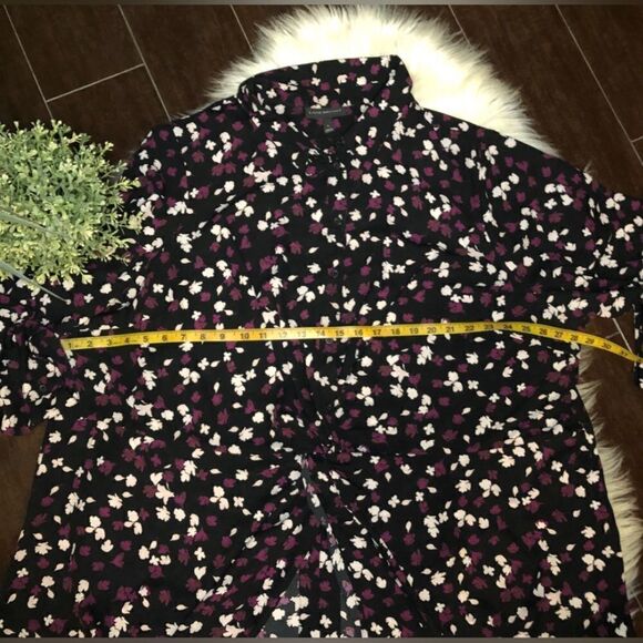 Lane Bryant black floral front twist high/low blouse sz 26 - Picture 5 of 5